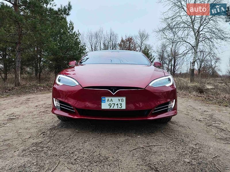 Ліфтбек Tesla Model S 2016 в Києві