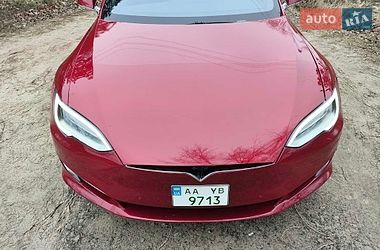 Ліфтбек Tesla Model S 2016 в Києві