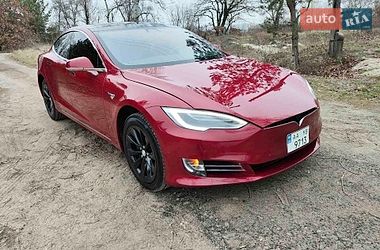 Ліфтбек Tesla Model S 2016 в Києві