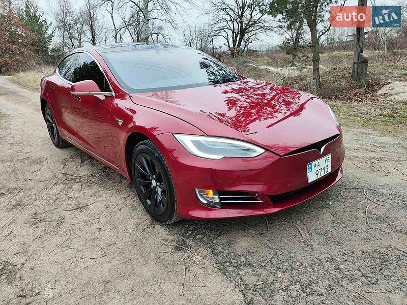 Ліфтбек Tesla Model S 2016 в Києві