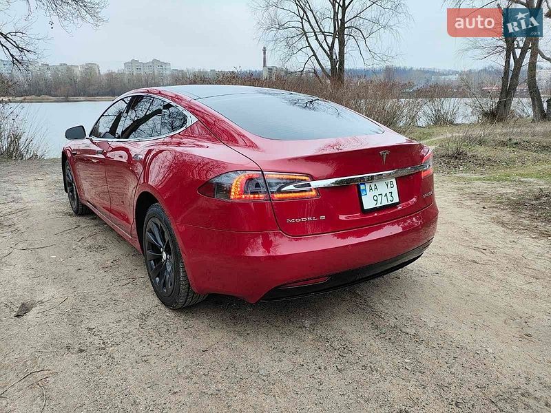 Ліфтбек Tesla Model S 2016 в Києві