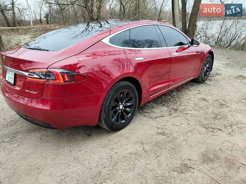 Ліфтбек Tesla Model S 2016 в Києві