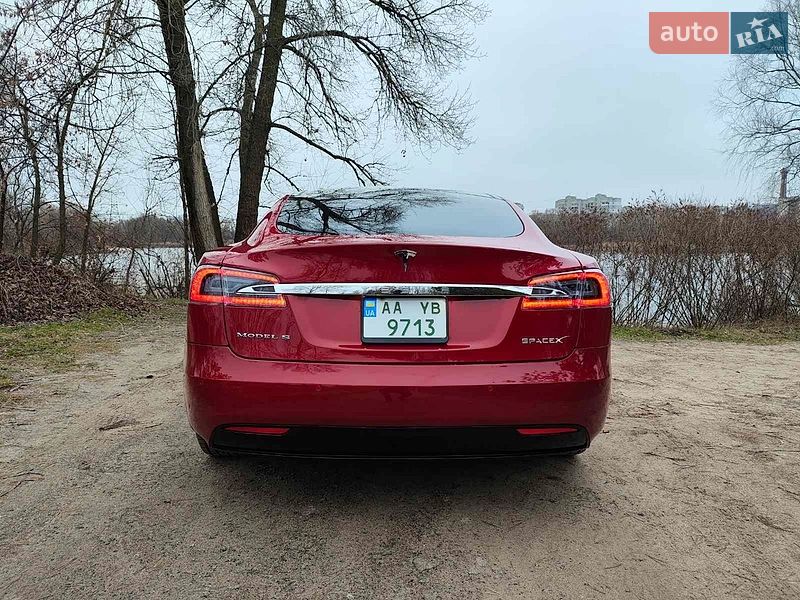 Ліфтбек Tesla Model S 2016 в Києві