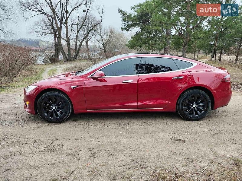 Ліфтбек Tesla Model S 2016 в Києві