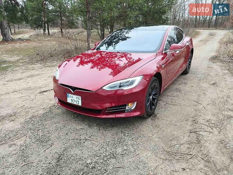 Ліфтбек Tesla Model S 2016 в Києві