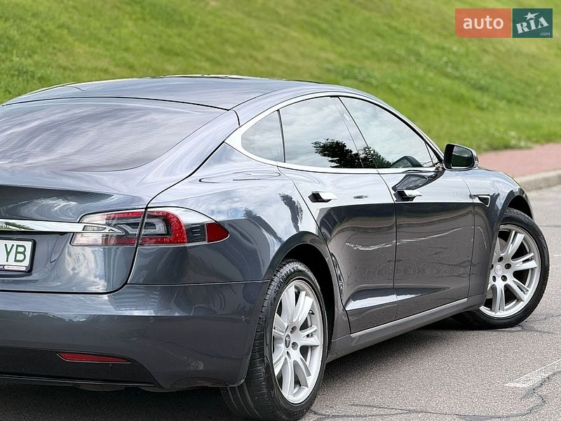 Лифтбек Tesla Model S 2020 в Киеве