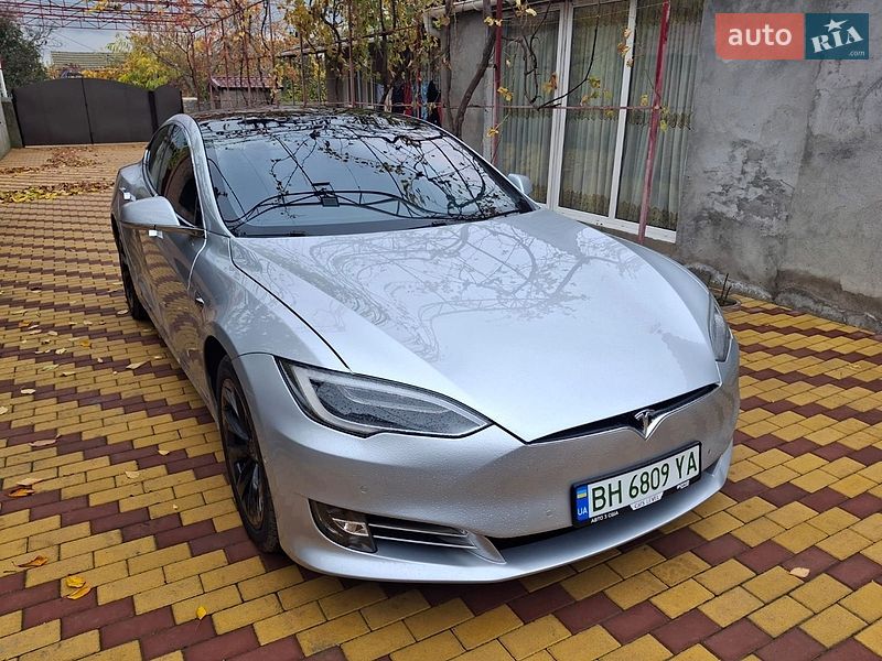 Tesla Model S 2018