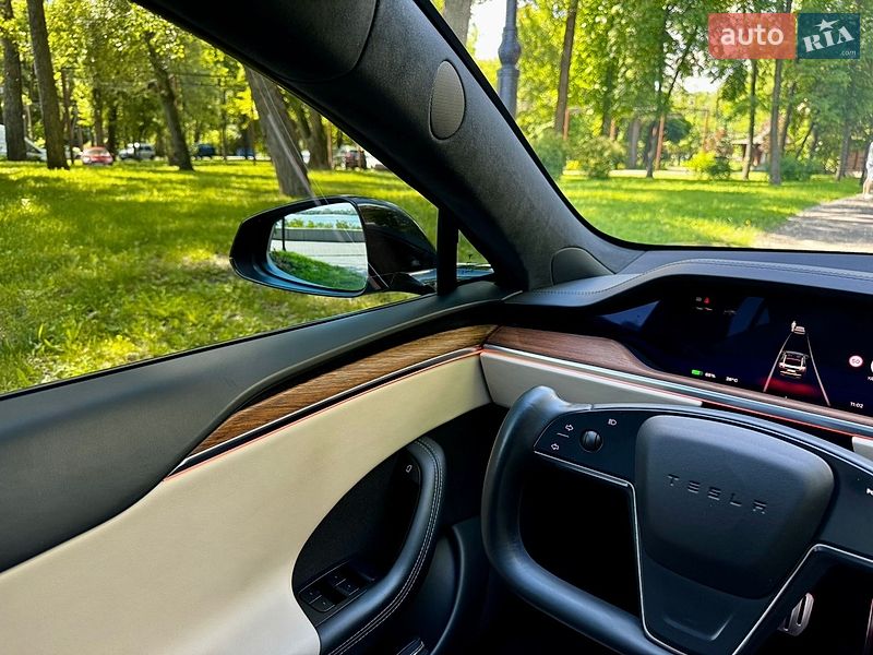 Лифтбек Tesla Model S 2023 в Киеве