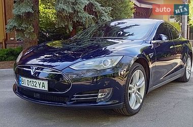Лифтбек Tesla Model S 2015 в Полтаве
