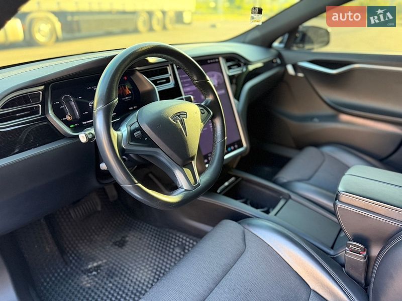 Лифтбек Tesla Model S 2017 в Харькове