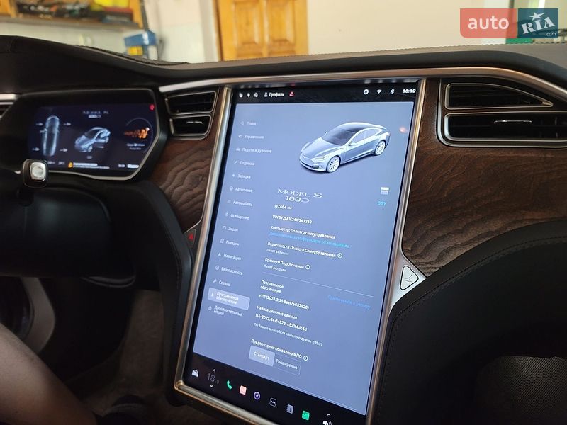 Лифтбек Tesla Model S 2018 в Бучаче
