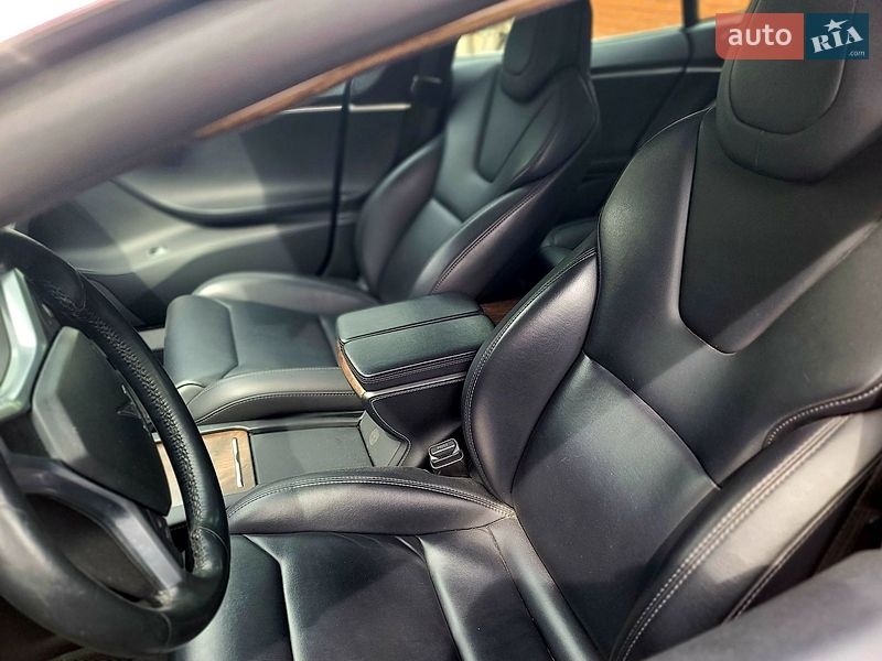 Лифтбек Tesla Model S 2018 в Бучаче