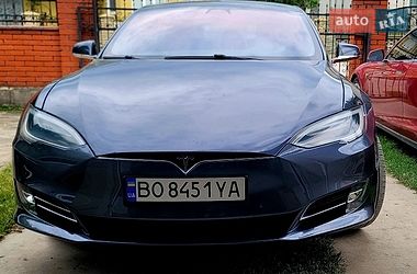 Лифтбек Tesla Model S 2018 в Бучаче