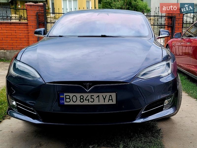 Лифтбек Tesla Model S 2018 в Бучаче
