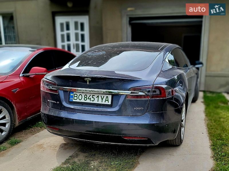 Лифтбек Tesla Model S 2018 в Бучаче