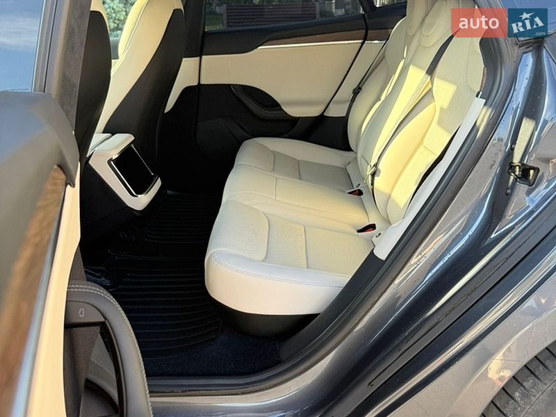 Лифтбек Tesla Model S 2022 в Ирпене