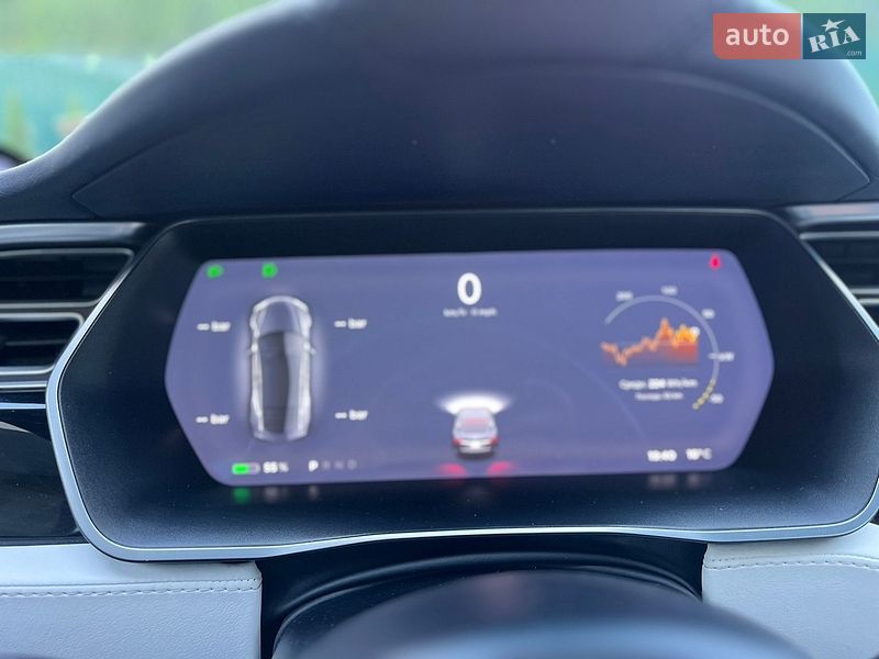 Лифтбек Tesla Model S 2017 в Черновцах