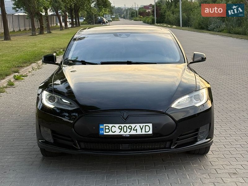 Лифтбек Tesla Model S 2015 в Львове