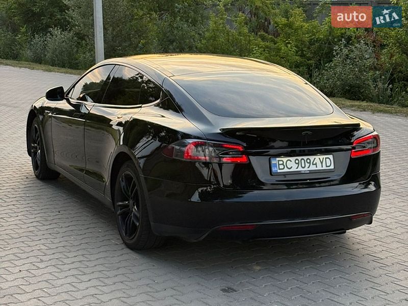 Лифтбек Tesla Model S 2015 в Львове