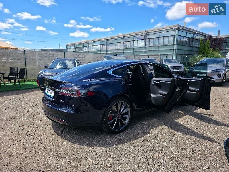 Ліфтбек Tesla Model S 2015 в Києві