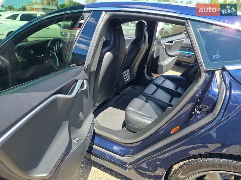 Ліфтбек Tesla Model S 2015 в Києві