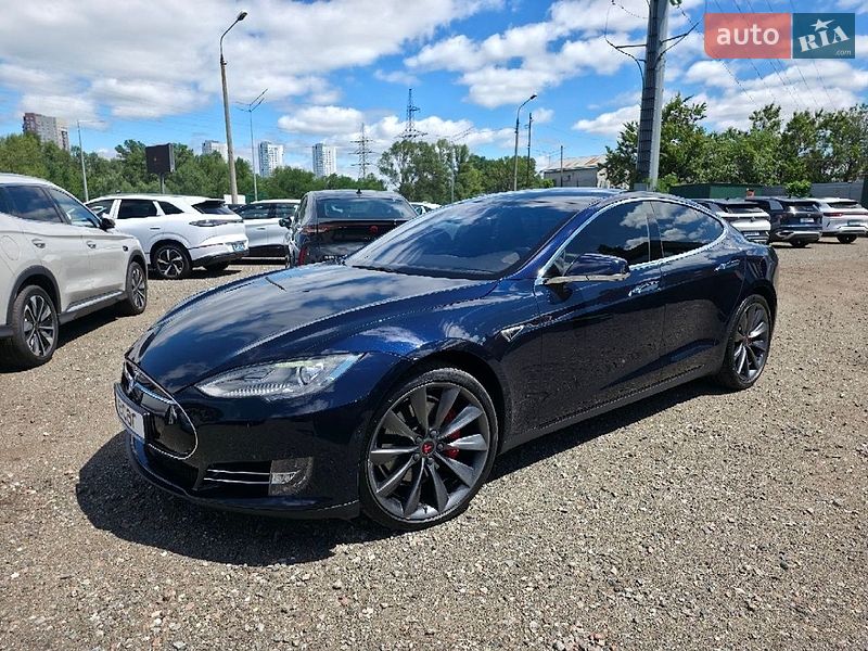 Tesla Model S 2015