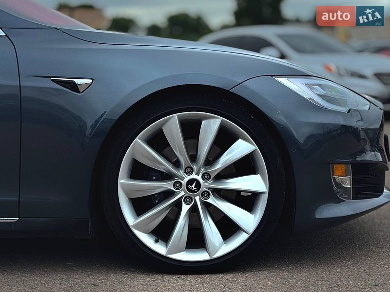 Ліфтбек Tesla Model S 2017 в Кременчуці