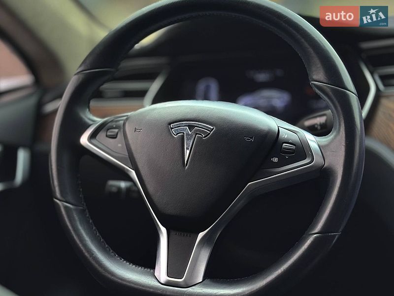 Ліфтбек Tesla Model S 2017 в Кременчуці