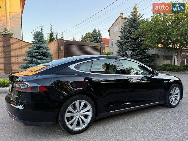 Лифтбек Tesla Model S 2015 в Одессе