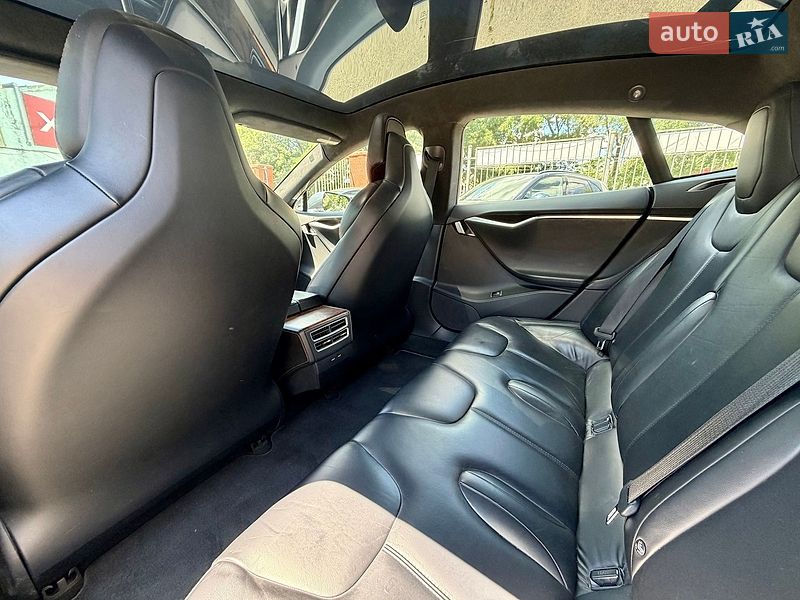 Ліфтбек Tesla Model S 2017 в Одесі фото 22 Ліфтбек Tesla Model S 2017 в Одесі