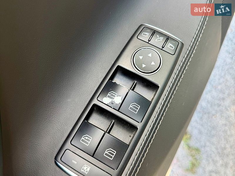 Ліфтбек Tesla Model S 2017 в Одесі фото 31 Ліфтбек Tesla Model S 2017 в Одесі