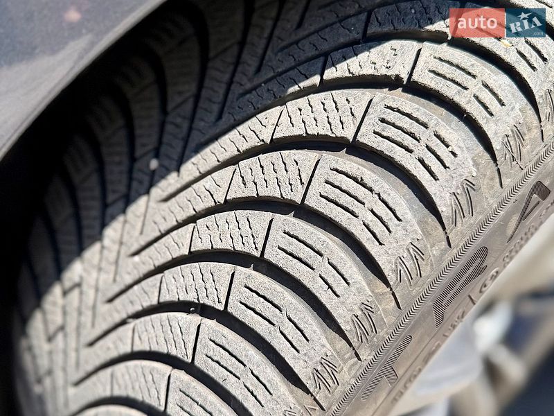 Ліфтбек Tesla Model S 2017 в Одесі фото 34 Ліфтбек Tesla Model S 2017 в Одесі
