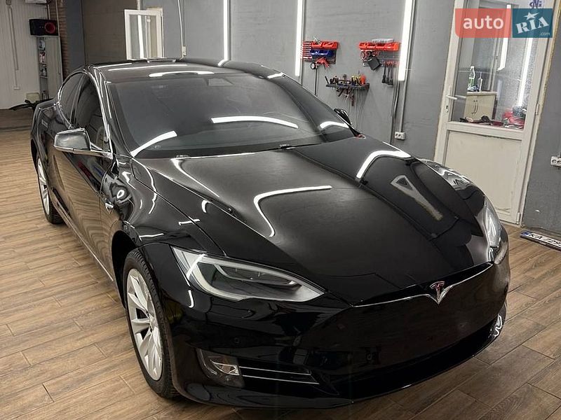 Tesla Model S 2017