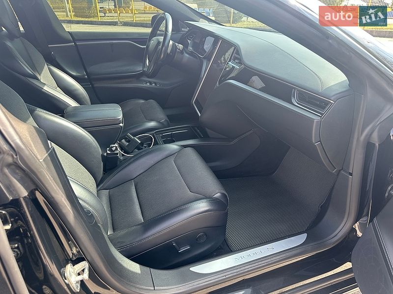 Ліфтбек Tesla Model S 2018 в Олександрії