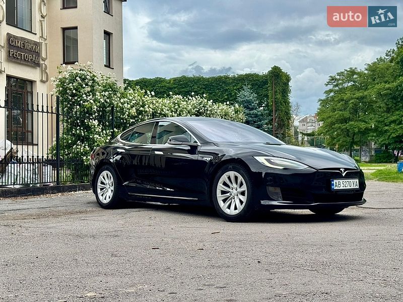 Ліфтбек Tesla Model S 2016 в Вінниці