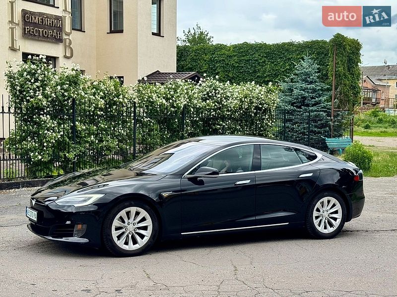 Ліфтбек Tesla Model S 2016 в Вінниці