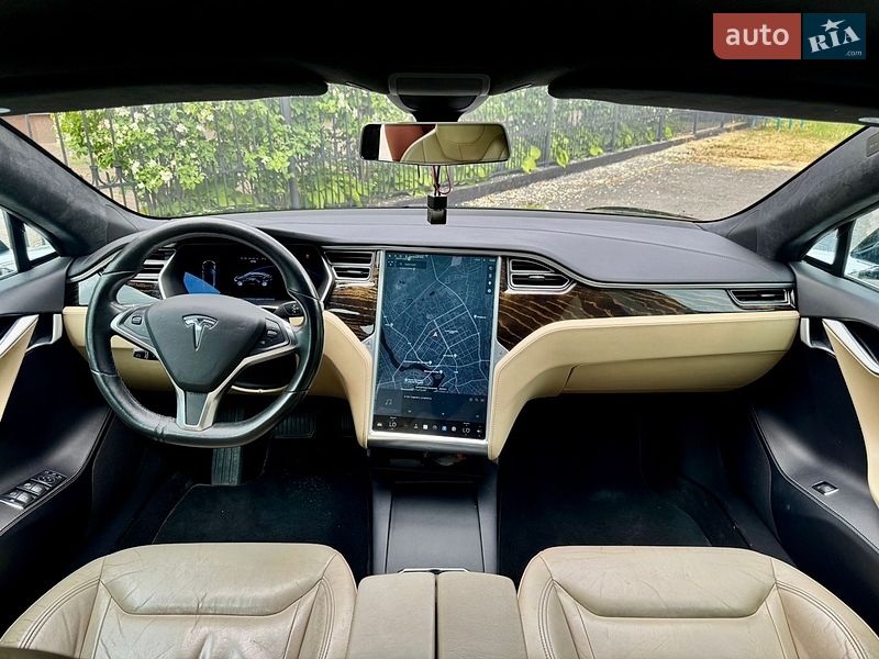 Ліфтбек Tesla Model S 2016 в Вінниці