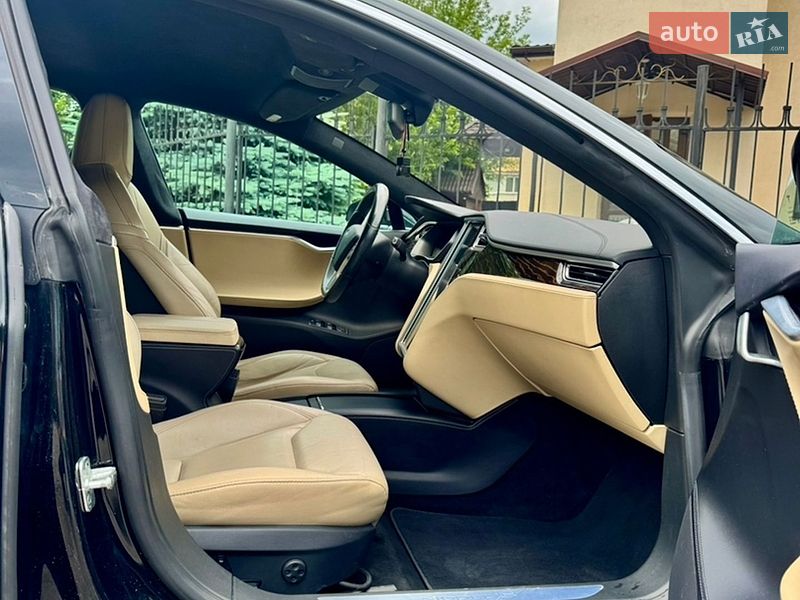 Ліфтбек Tesla Model S 2016 в Вінниці