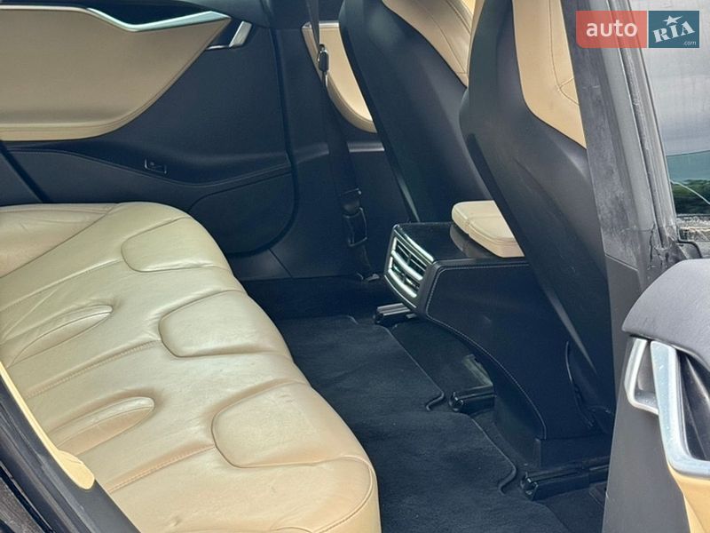 Ліфтбек Tesla Model S 2016 в Вінниці