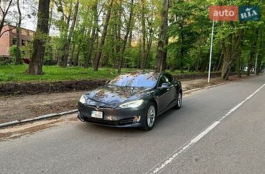 Лифтбек Tesla Model S 2018 в Черновцах фото Лифтбек Tesla Model S 2018 в Черновцах