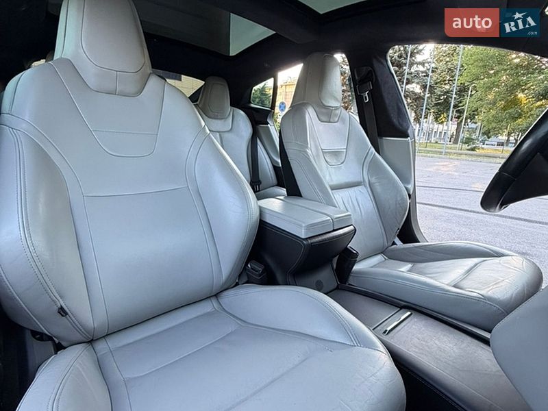 Лифтбек Tesla Model S 2016 в Запорожье