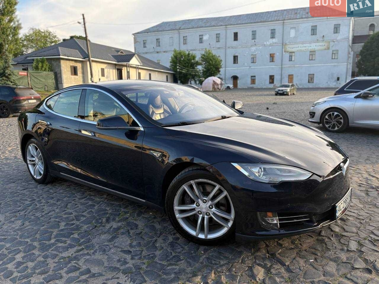 2015 Tesla Model S - мініатюра 19