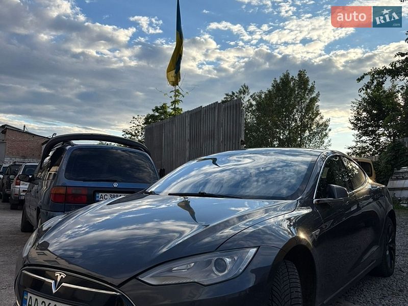 Ліфтбек Tesla Model S 2014 в Києві