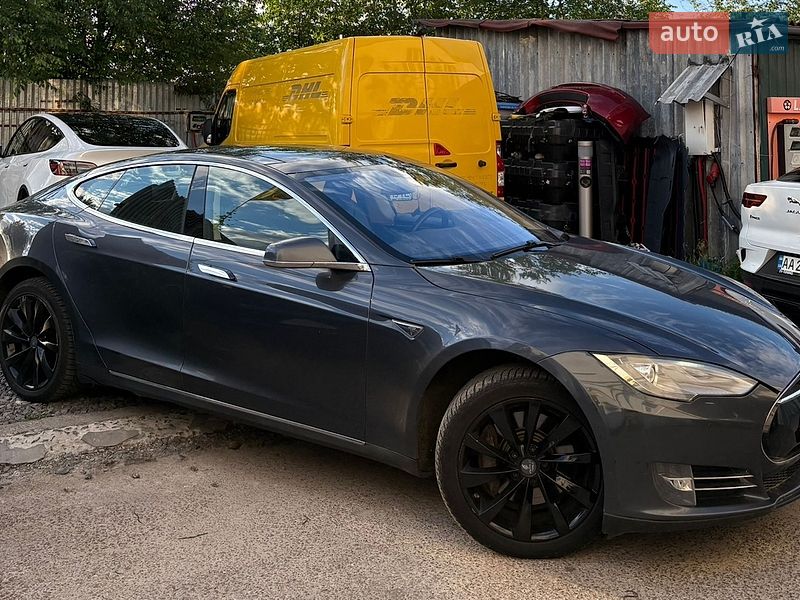 Ліфтбек Tesla Model S 2014 в Києві