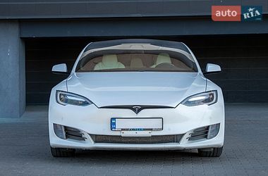 Лифтбек Tesla Model S 2017 в Киеве фото 2 Лифтбек Tesla Model S 2017 в Киеве