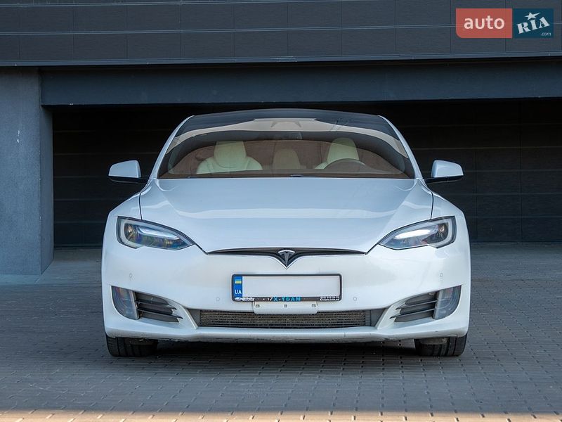 Лифтбек Tesla Model S 2017 в Киеве фото 2 Лифтбек Tesla Model S 2017 в Киеве
