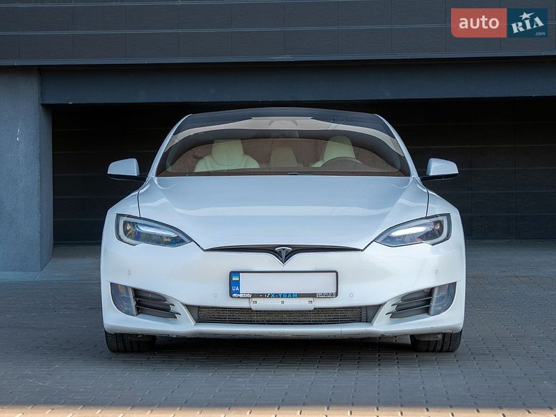 Лифтбек Tesla Model S 2017 в Киеве фото 10 Лифтбек Tesla Model S 2017 в Киеве