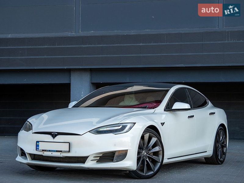 Лифтбек Tesla Model S 2017 в Киеве фото 5 Лифтбек Tesla Model S 2017 в Киеве