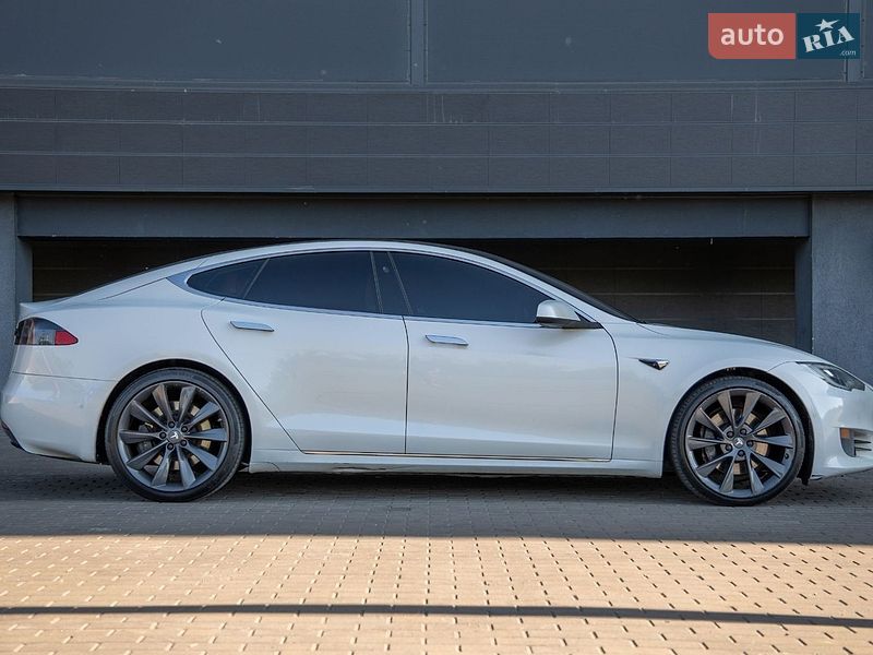 Лифтбек Tesla Model S 2017 в Киеве фото 17 Лифтбек Tesla Model S 2017 в Киеве