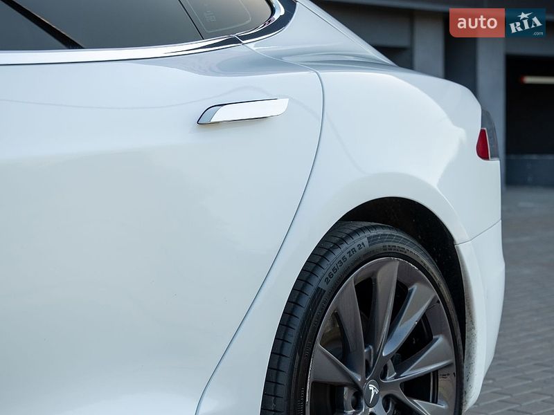 Лифтбек Tesla Model S 2017 в Киеве фото 9 Лифтбек Tesla Model S 2017 в Киеве